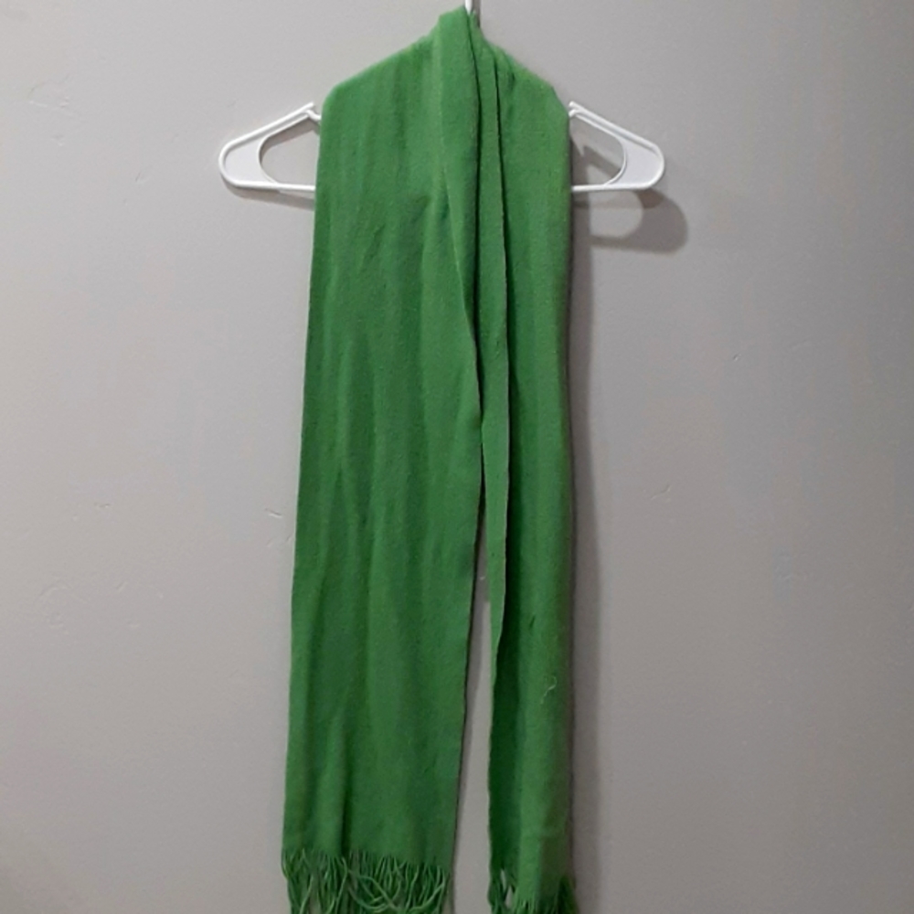 Green scarf with ruffles
